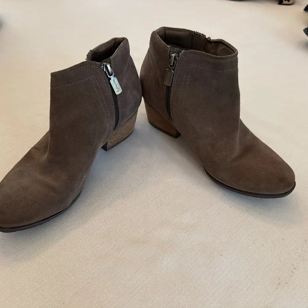 Blondo Women's 8W Brown Suede Waterproof Side Zip Ankle Boots